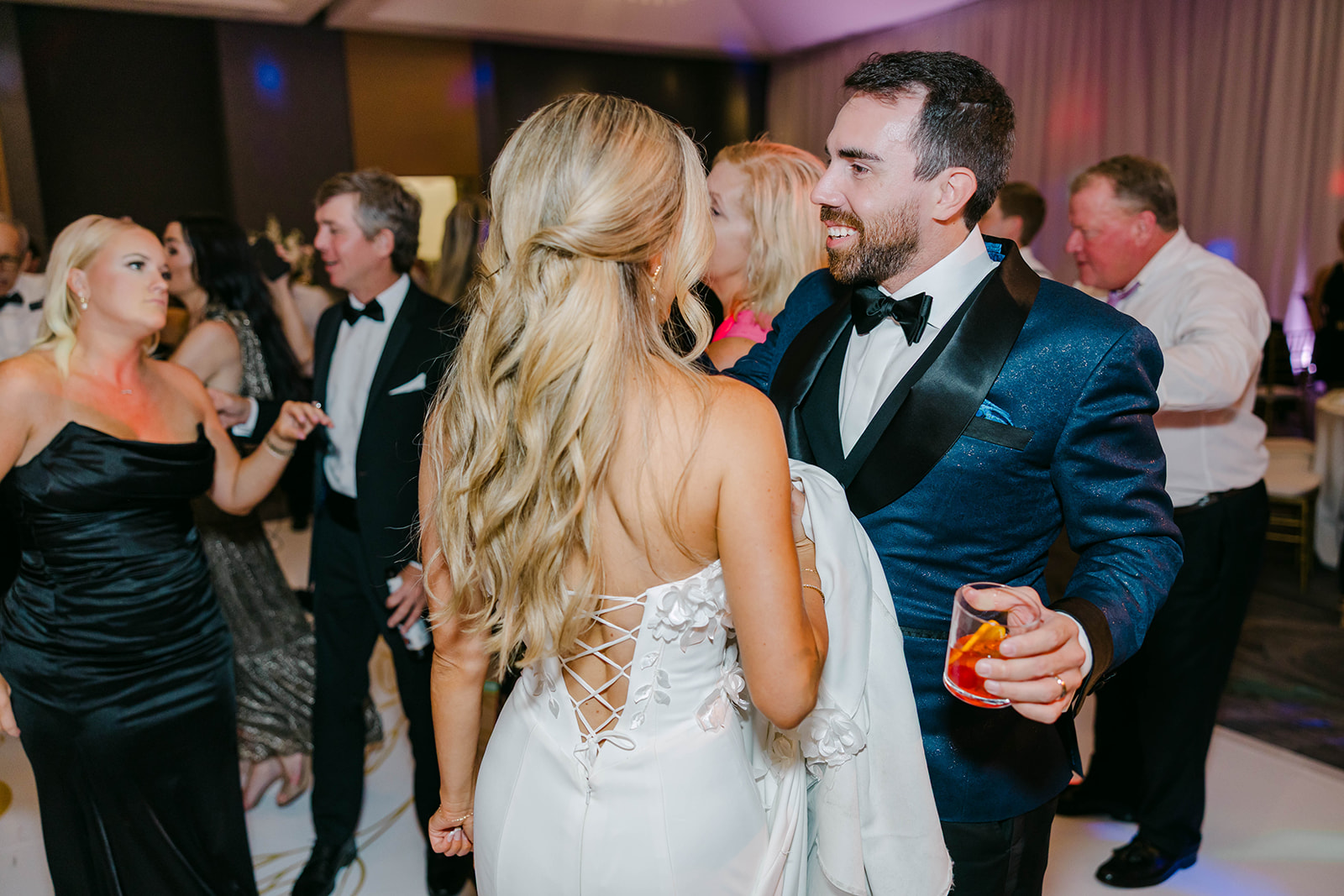 Tennessee Wedding with Timeless Color Palette
