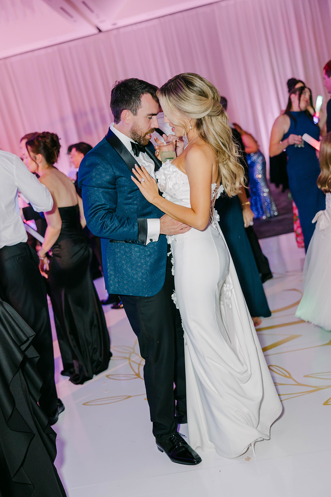 Tennessee Wedding with Timeless Color Palette