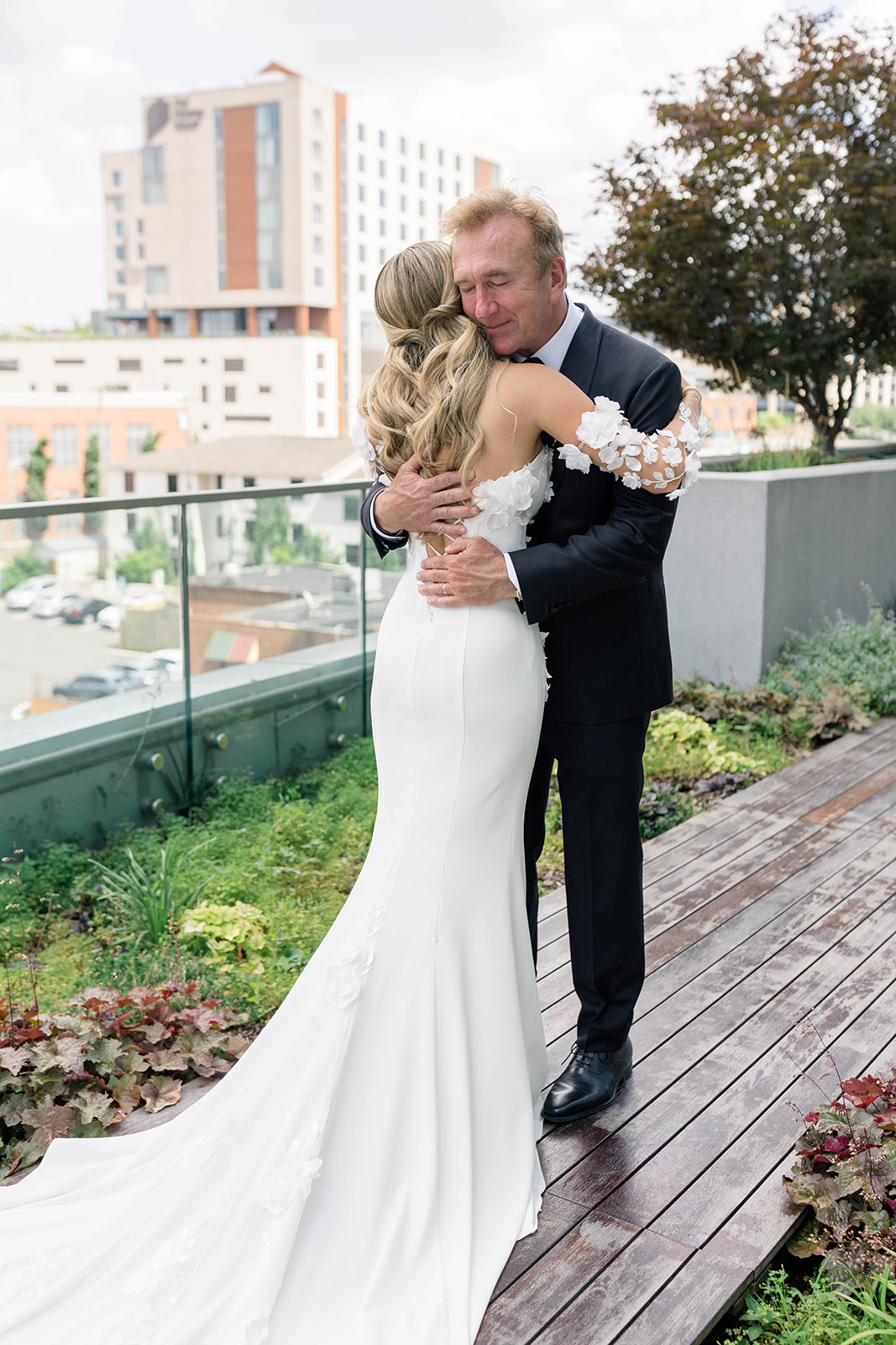 Tennessee Wedding with Timeless Color Palette