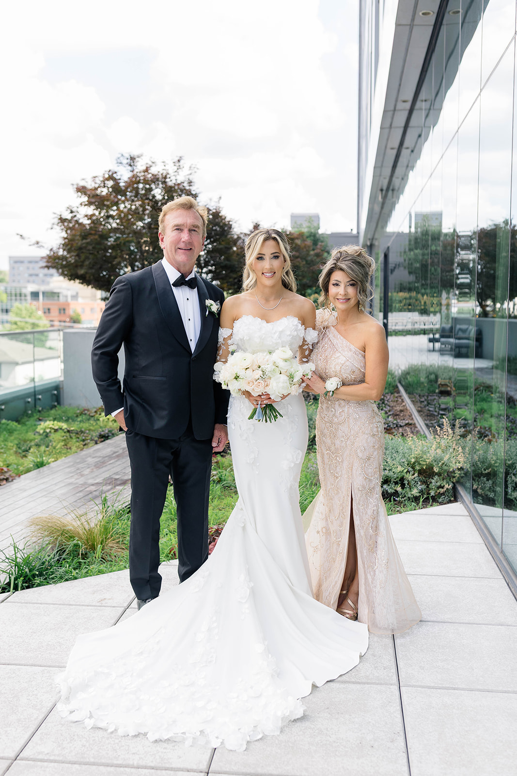 Tennessee Wedding with Timeless Color Palette