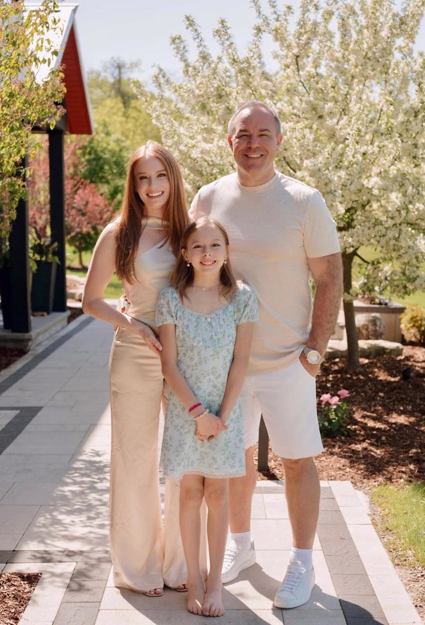 Mr. Hand Pay's Engagement to Kristy on The Wedding Reporter Podcast