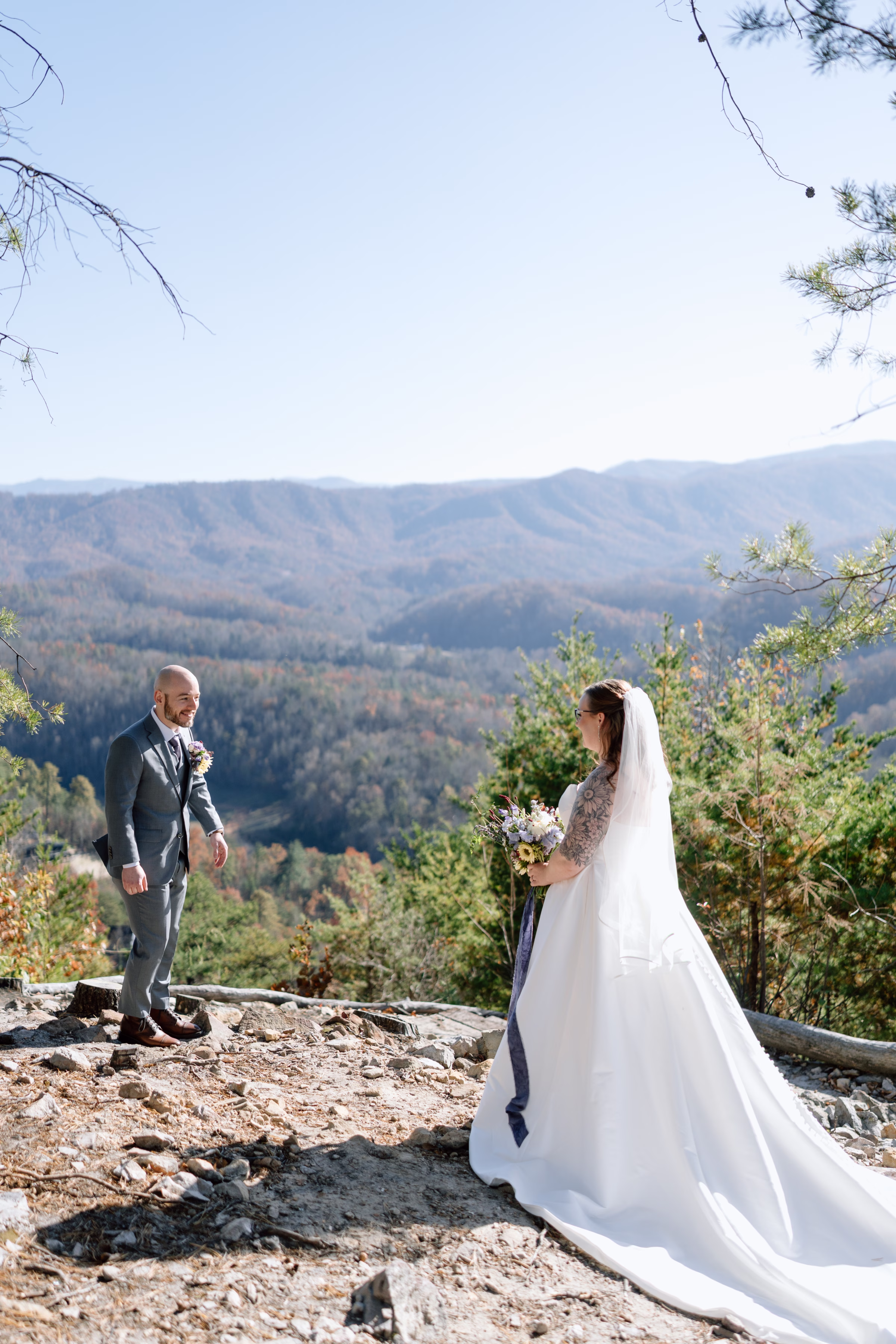 Nashville Wedding with Sunflower Details Hannah Lee Photography`