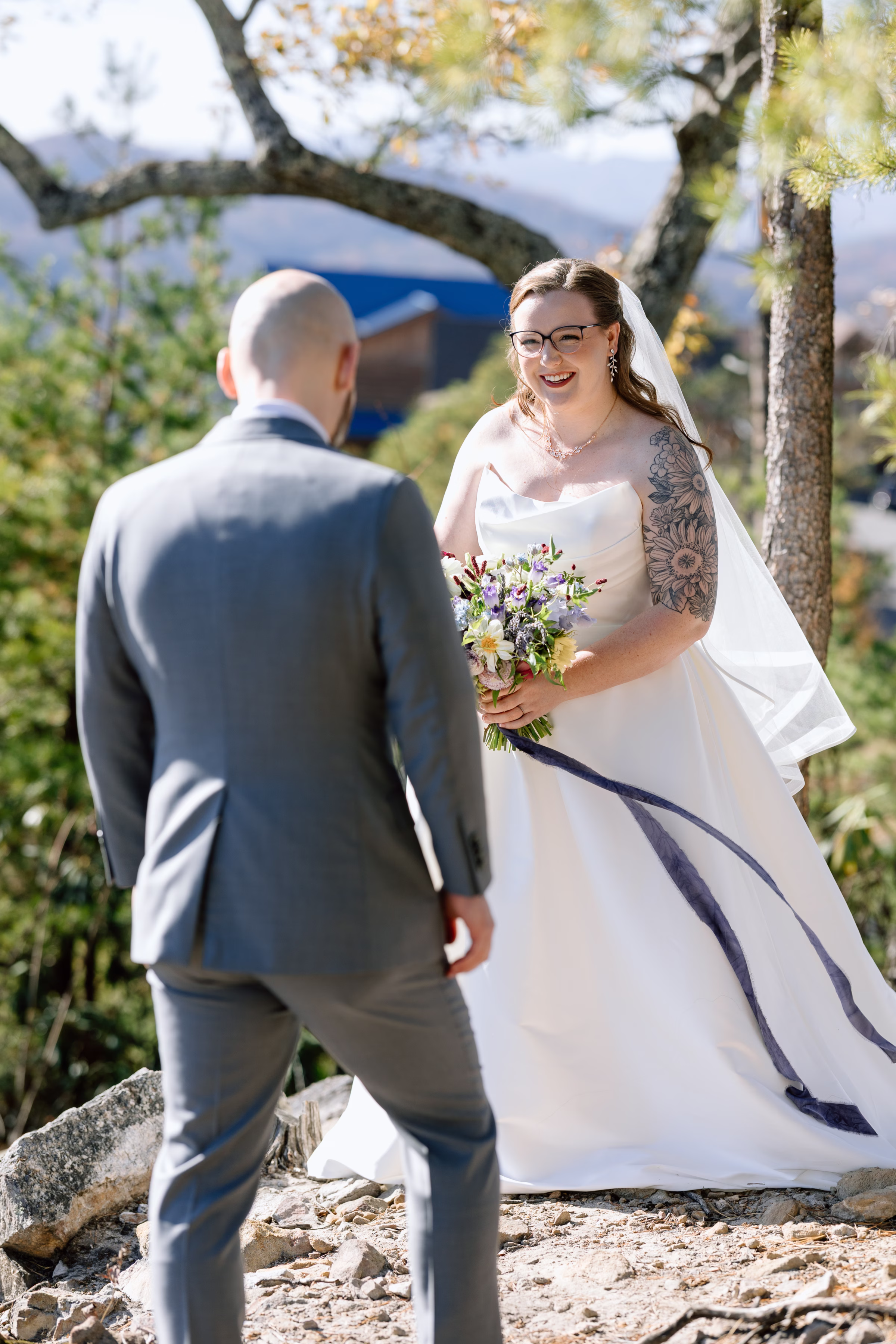 Nashville Wedding with Sunflower Details Hannah Lee Photography`