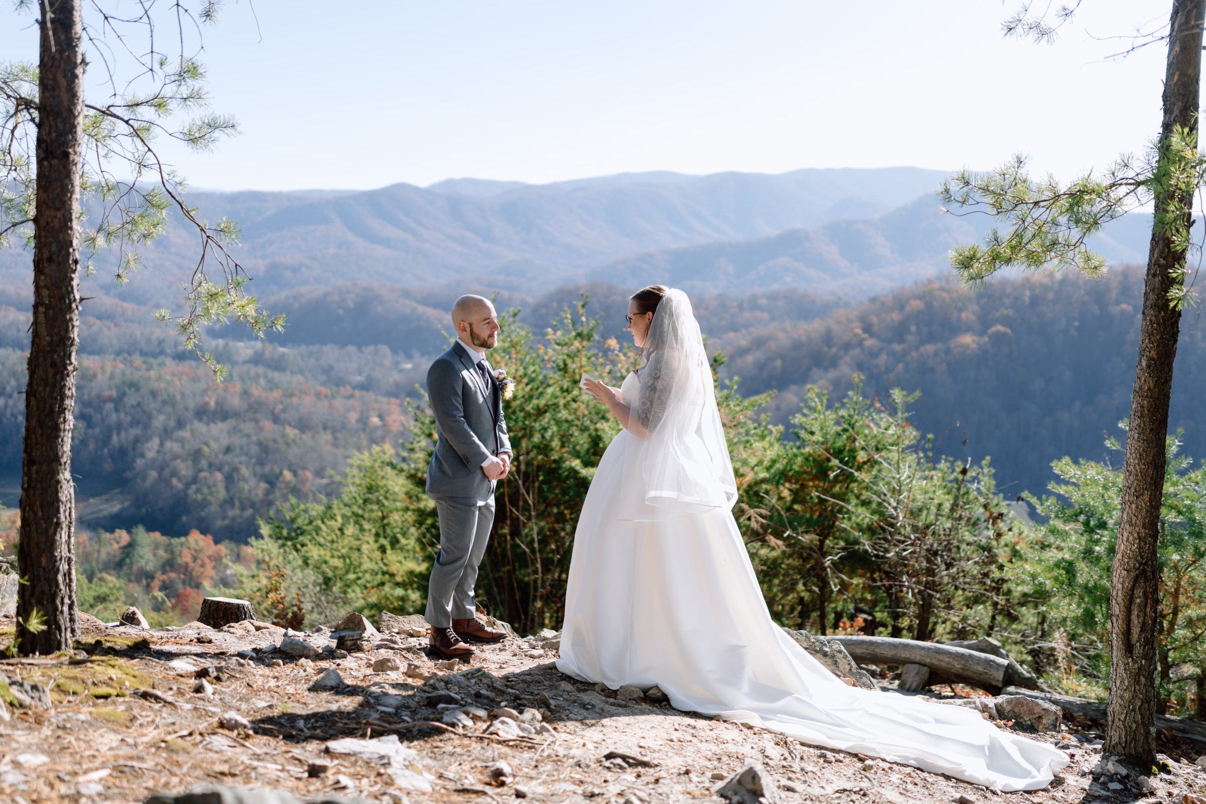 Nashville Wedding with Sunflower Details Hannah Lee Photography`
