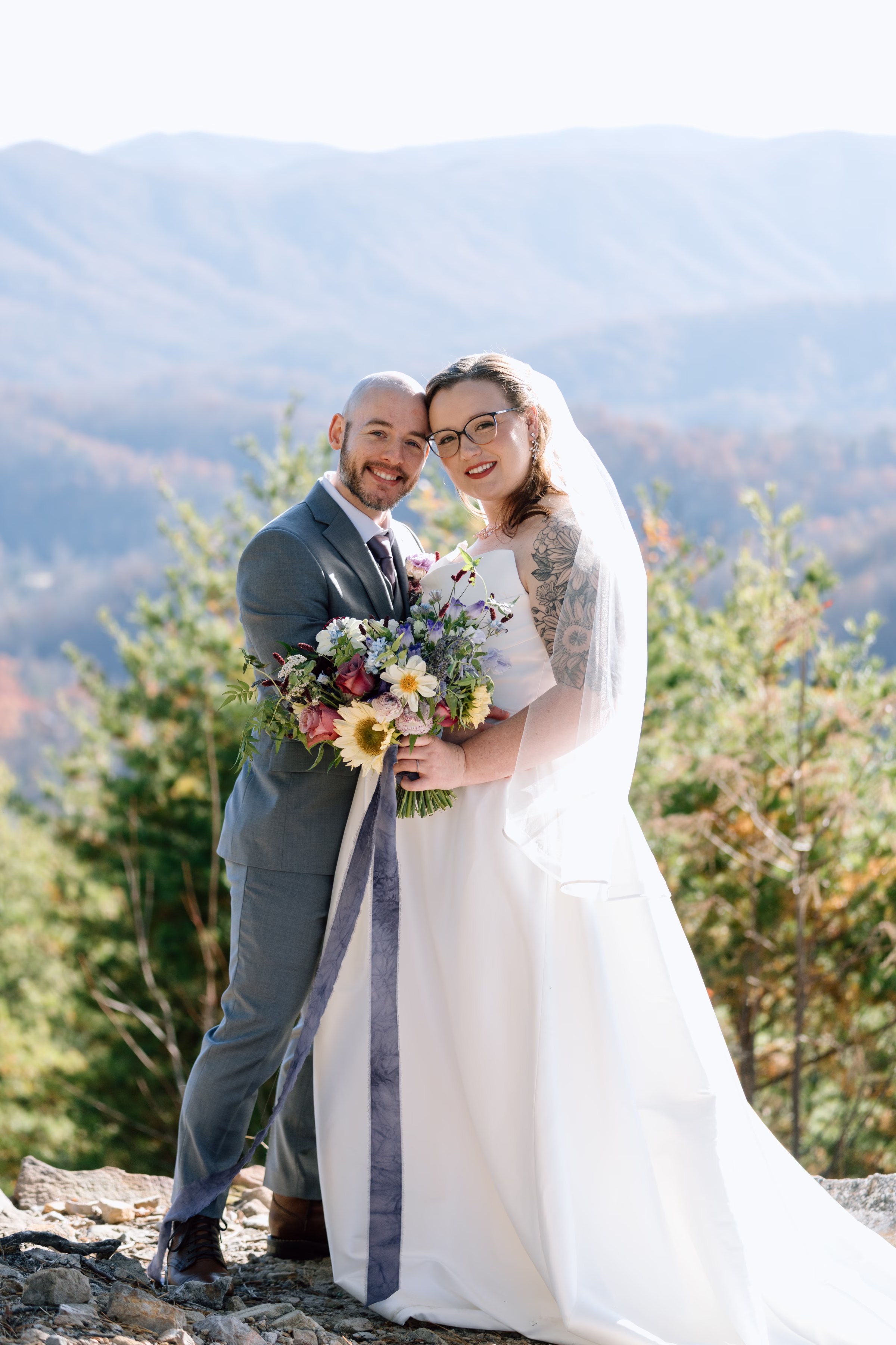 Nashville Wedding with Sunflower Details Hannah Lee Photography`