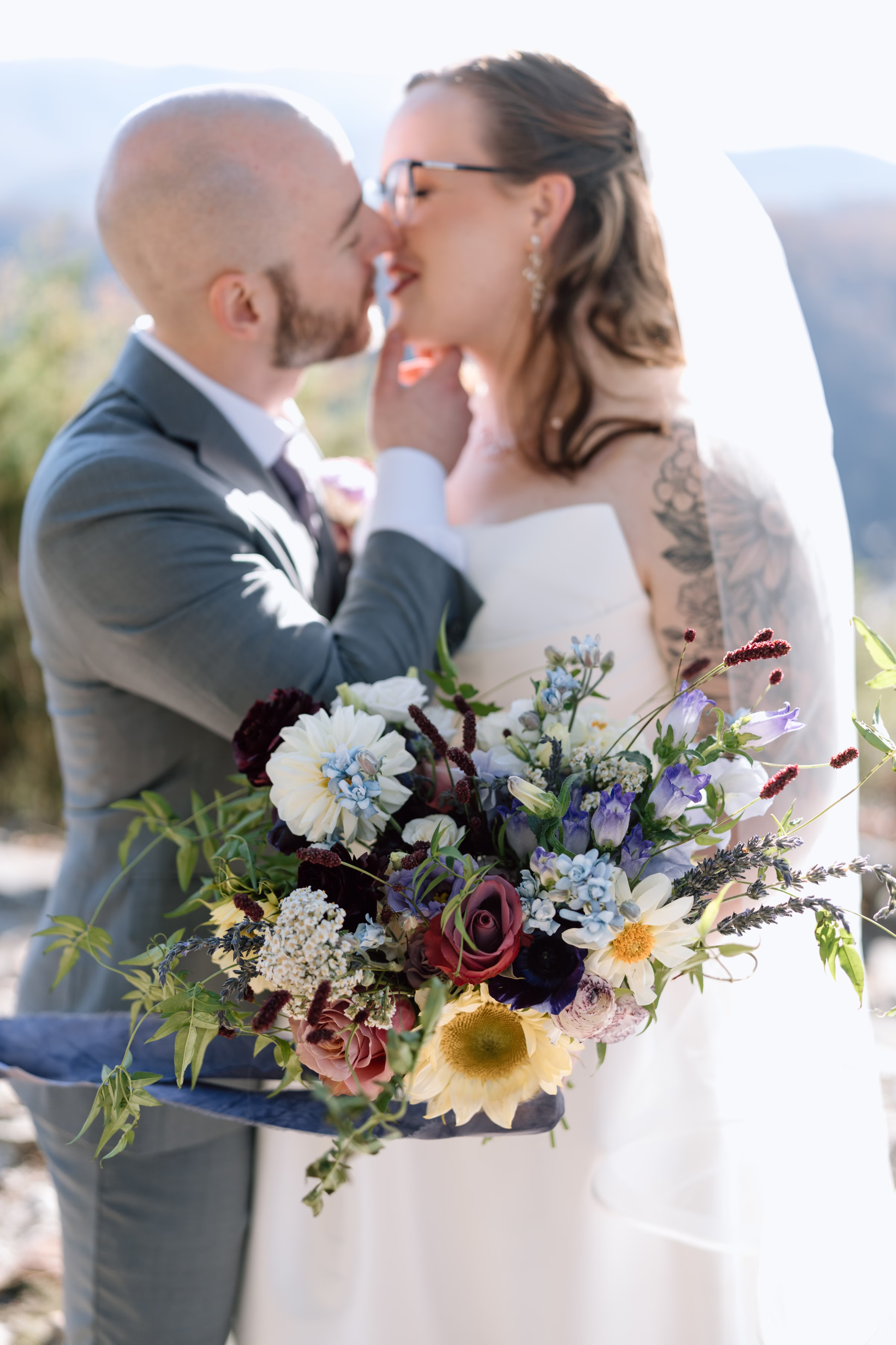 Nashville Wedding with Sunflower Details Hannah Lee Photography