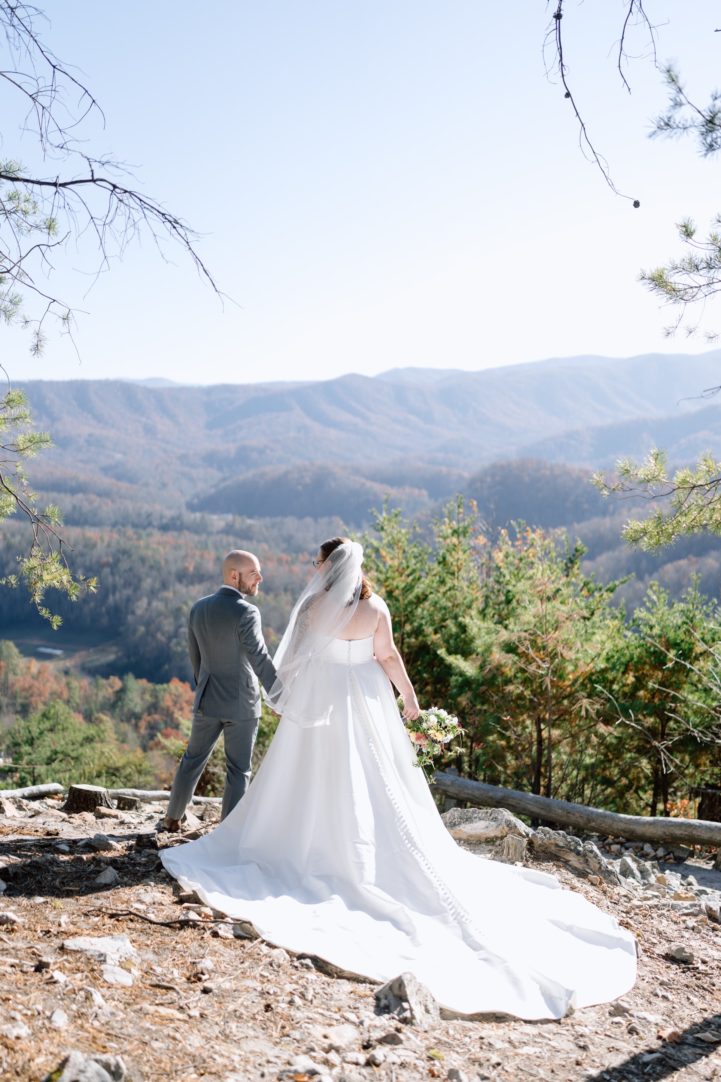 nashville wedding with sunflower details hannah lee photography 38