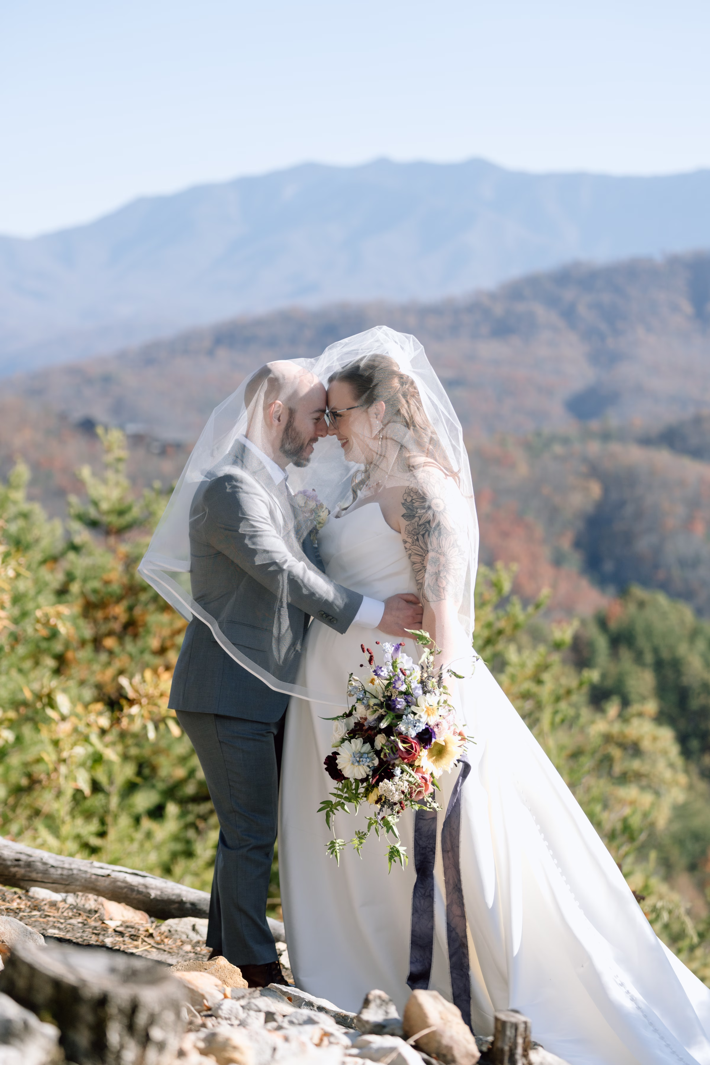 nashville wedding with sunflower details hannah lee photography 39