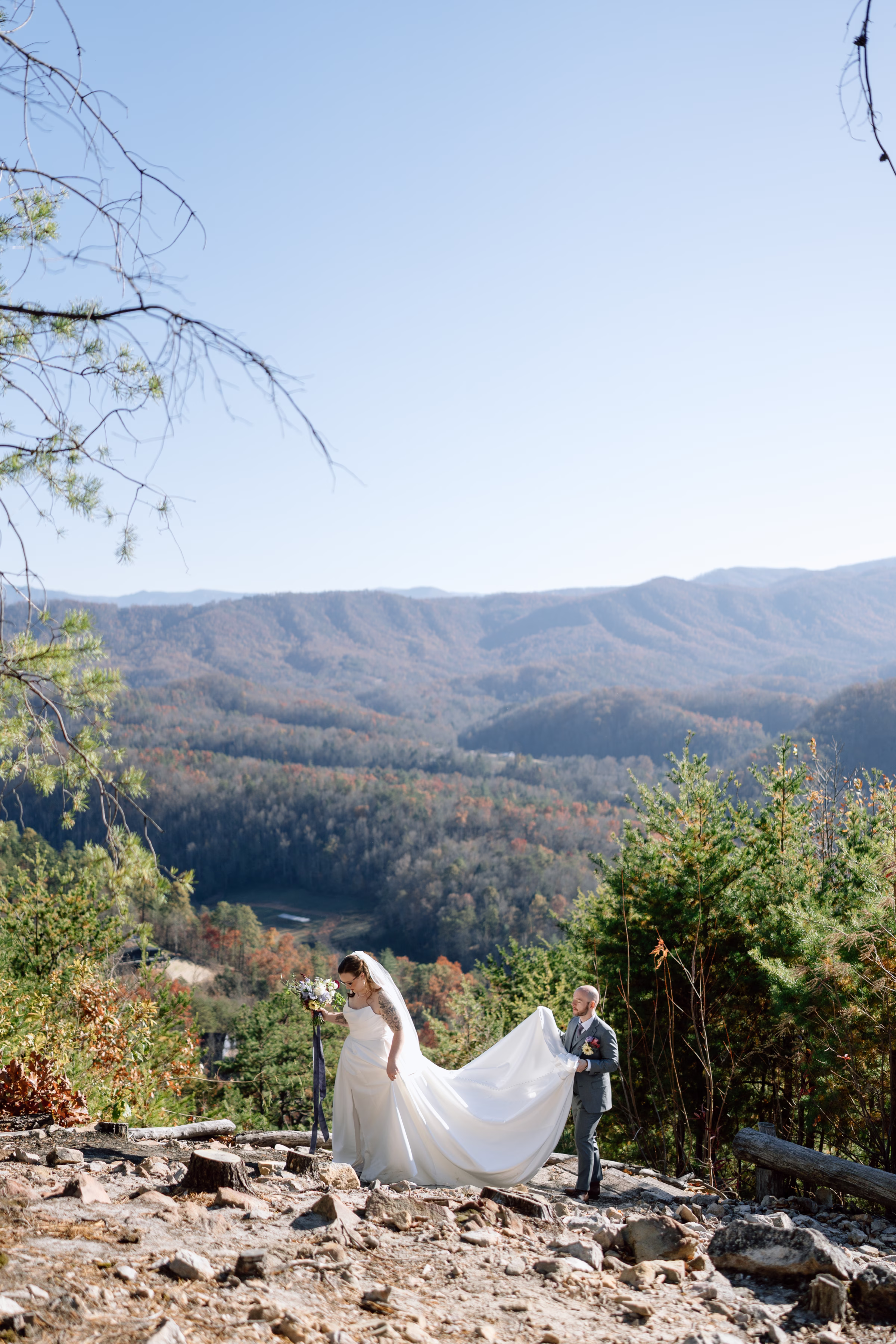 Nashville Wedding with Sunflower Details Hannah Lee Photography