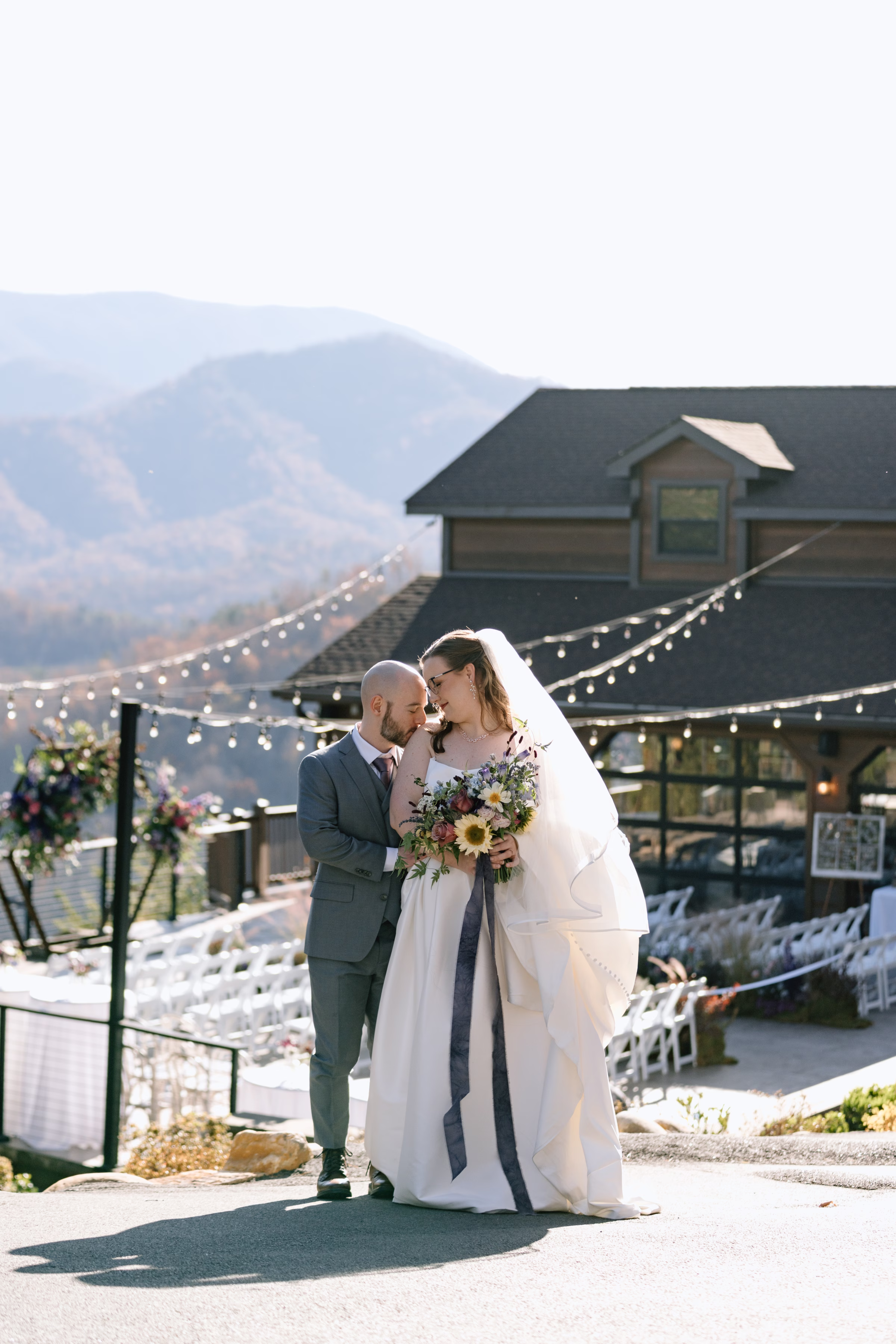 Nashville Wedding with Sunflower Details Hannah Lee Photography