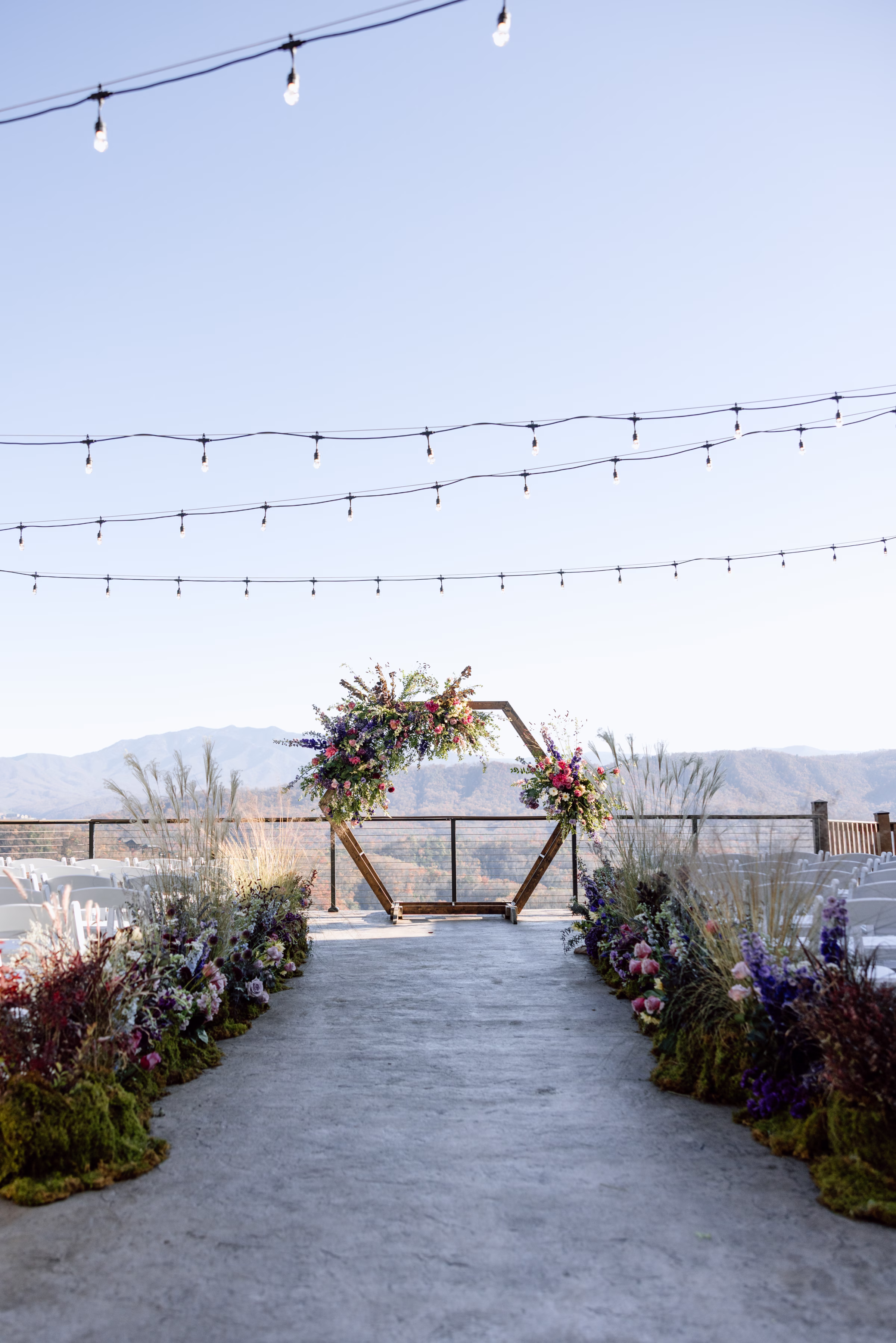 Nashville Wedding with Sunflower Details Hannah Lee Photography