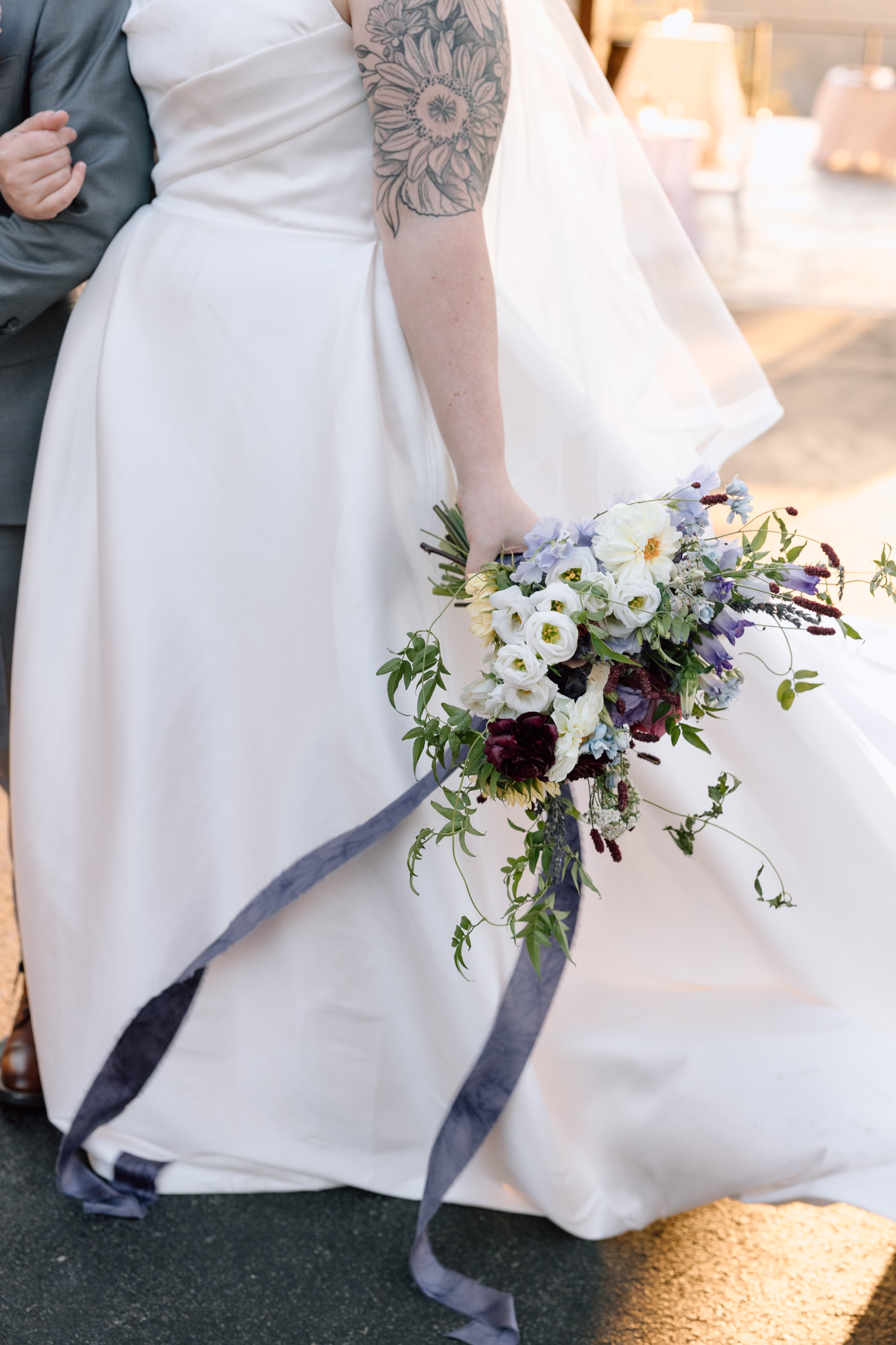 Nashville Wedding with Sunflower Details Hannah Lee Photography