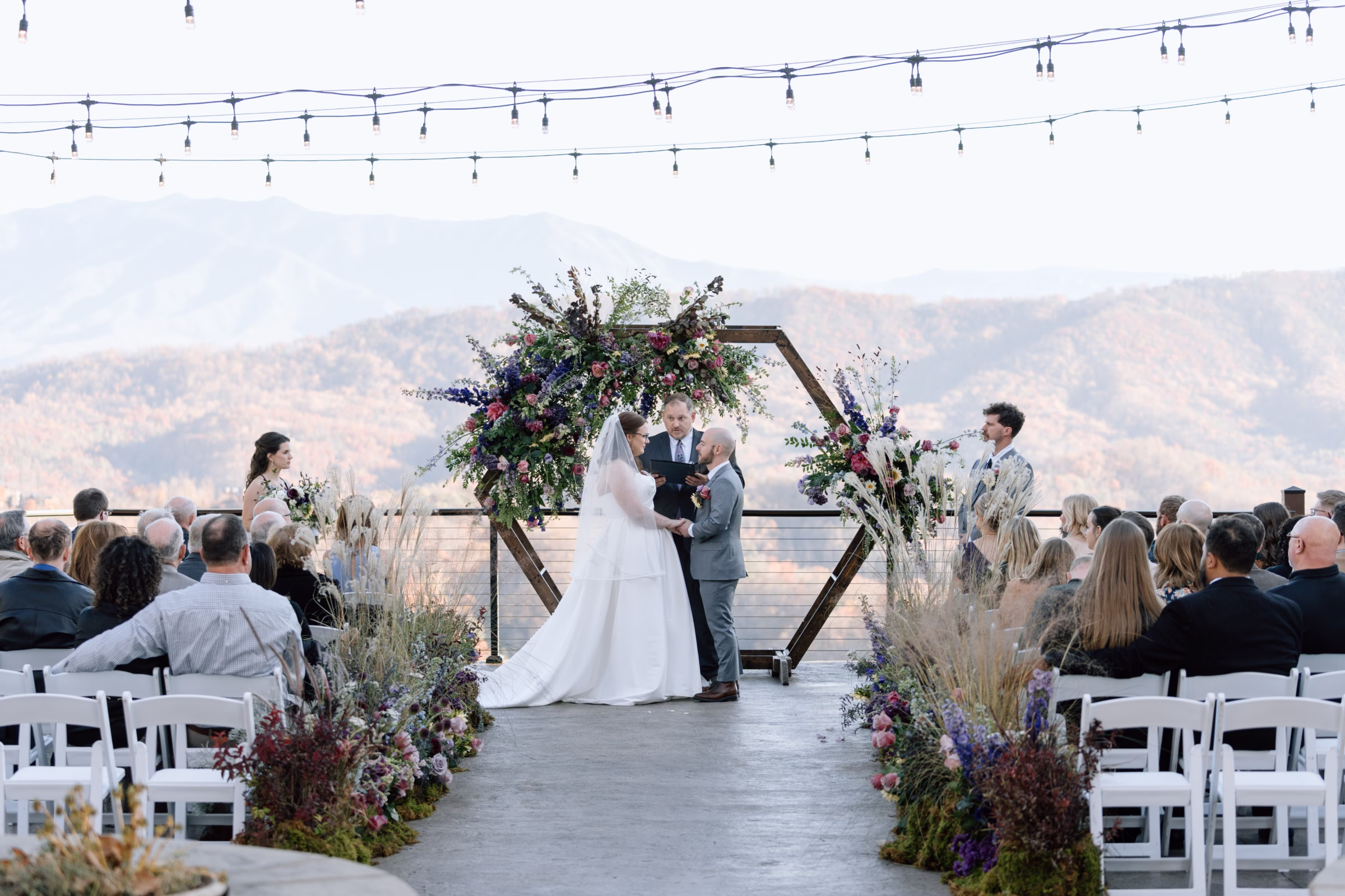 Nashville Wedding with Sunflower Details Hannah Lee Photography