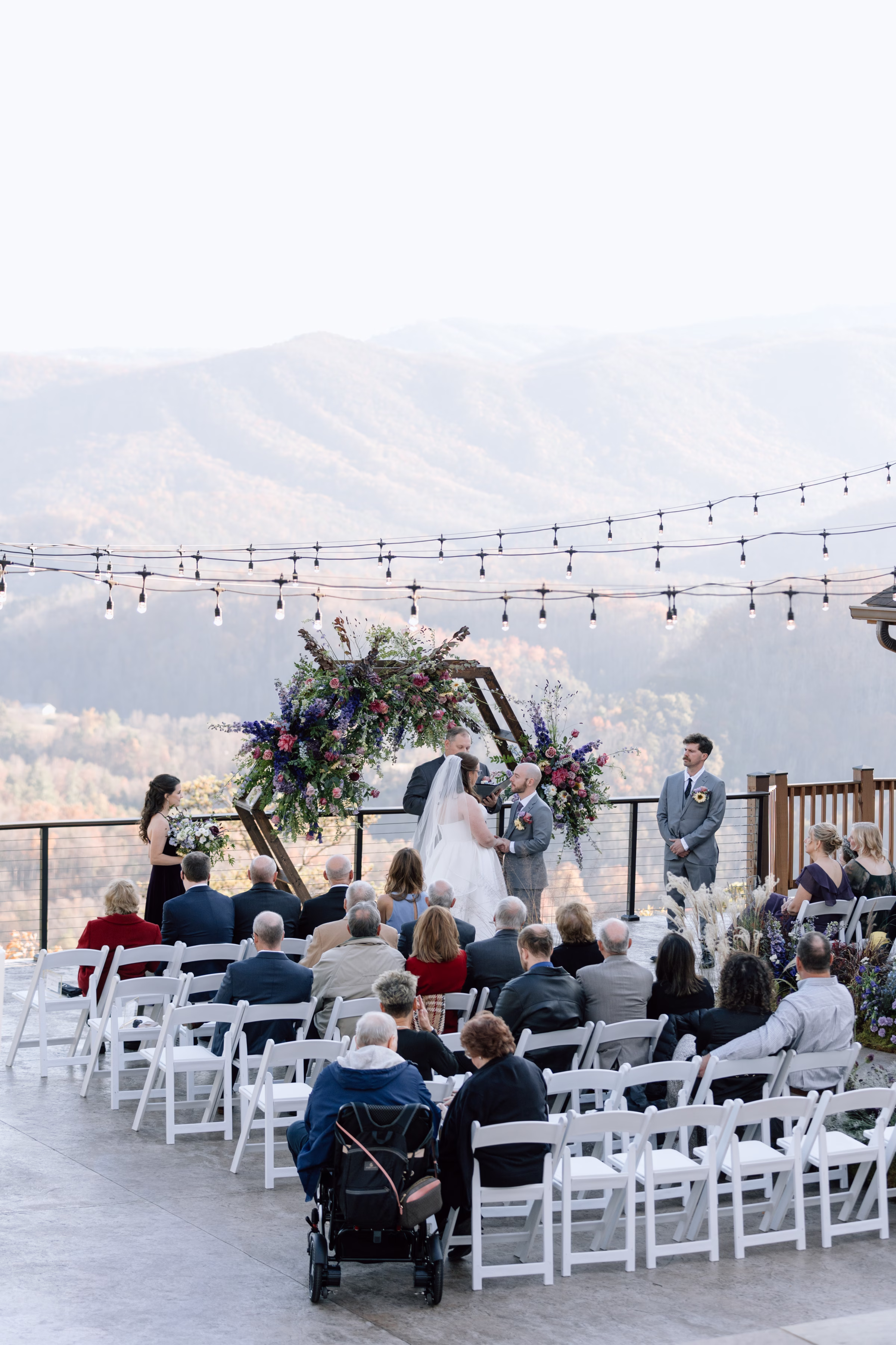 Nashville Wedding with Sunflower Details Hannah Lee Photography