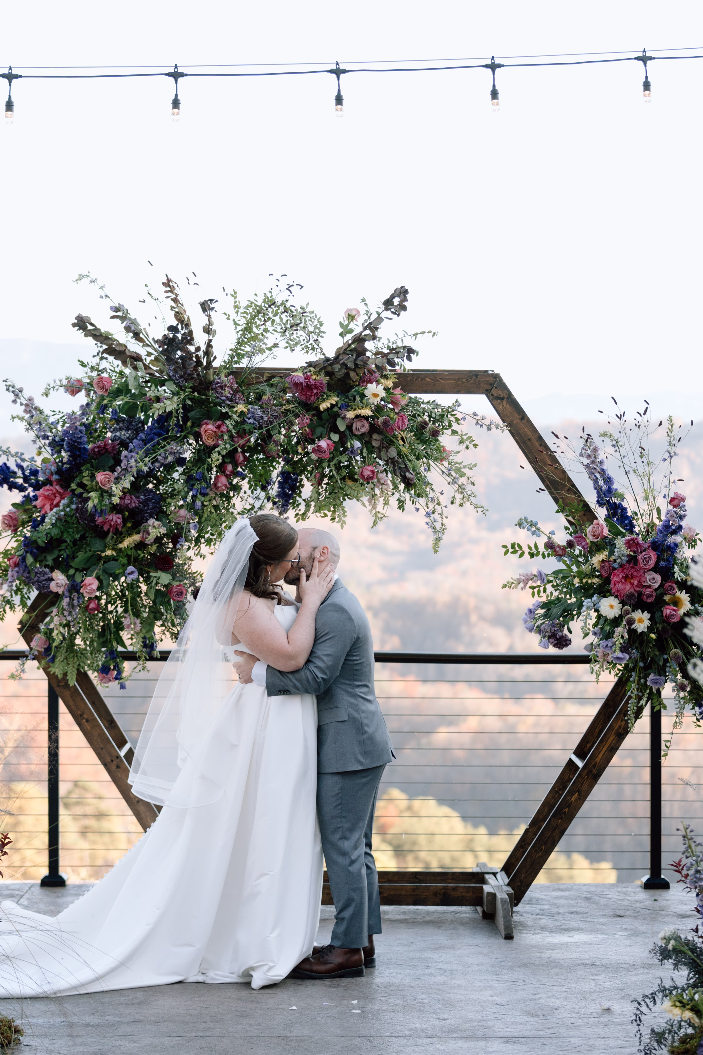Nashville Wedding with Sunflower Details Hannah Lee Photography