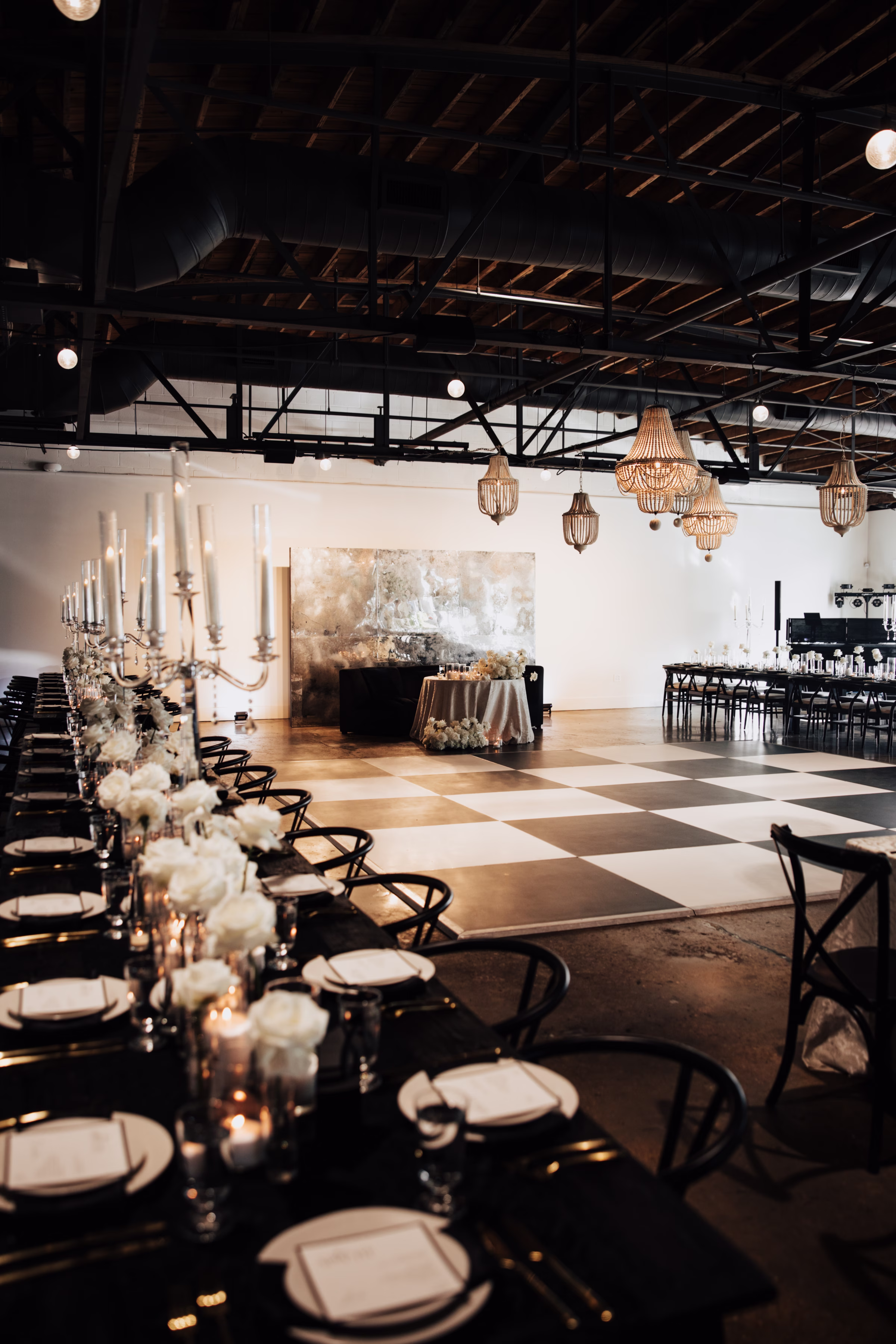 Black & White Tennessee Wedding At The Stylish Saint Elle