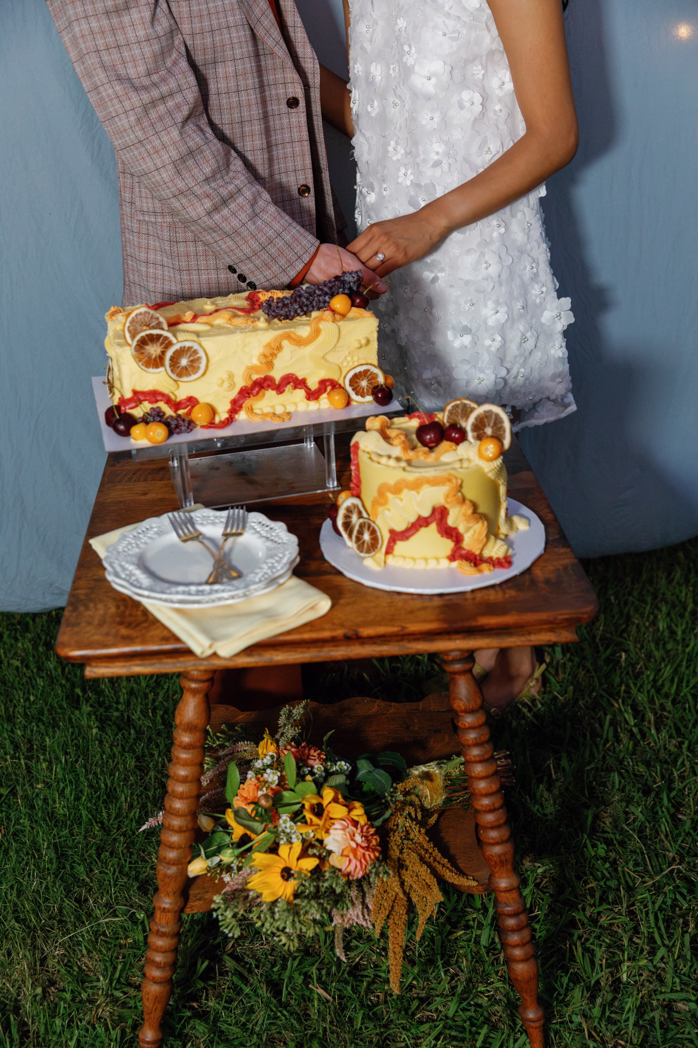 arrington meadows retro wedding inspo cakes Darien Photography 007 - Retro Inspired Wedding Editorial at Arrington Meadows Arrington Meadows Retro Wedding Inspiration Nashville Bride Guide