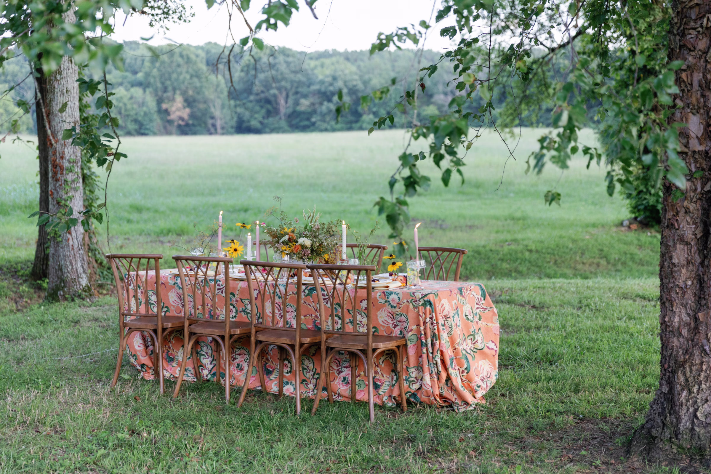 arrington meadows retro wedding inspo florals tablescape Darien Photography 020 - Retro Inspired Wedding Editorial at Arrington Meadows Arrington Meadows Retro Wedding Inspiration Nashville Bride Guide