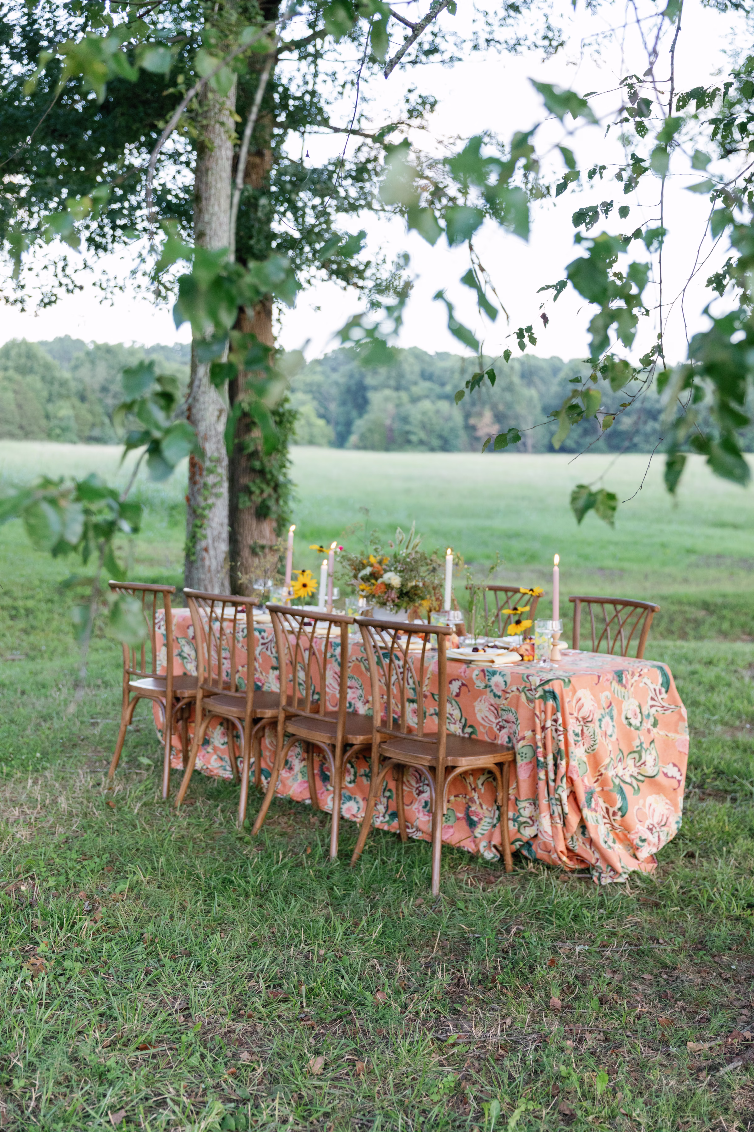 arrington meadows retro wedding inspo florals tablescape Darien Photography 025 - Retro Inspired Wedding Editorial at Arrington Meadows Arrington Meadows Retro Wedding Inspiration Nashville Bride Guide