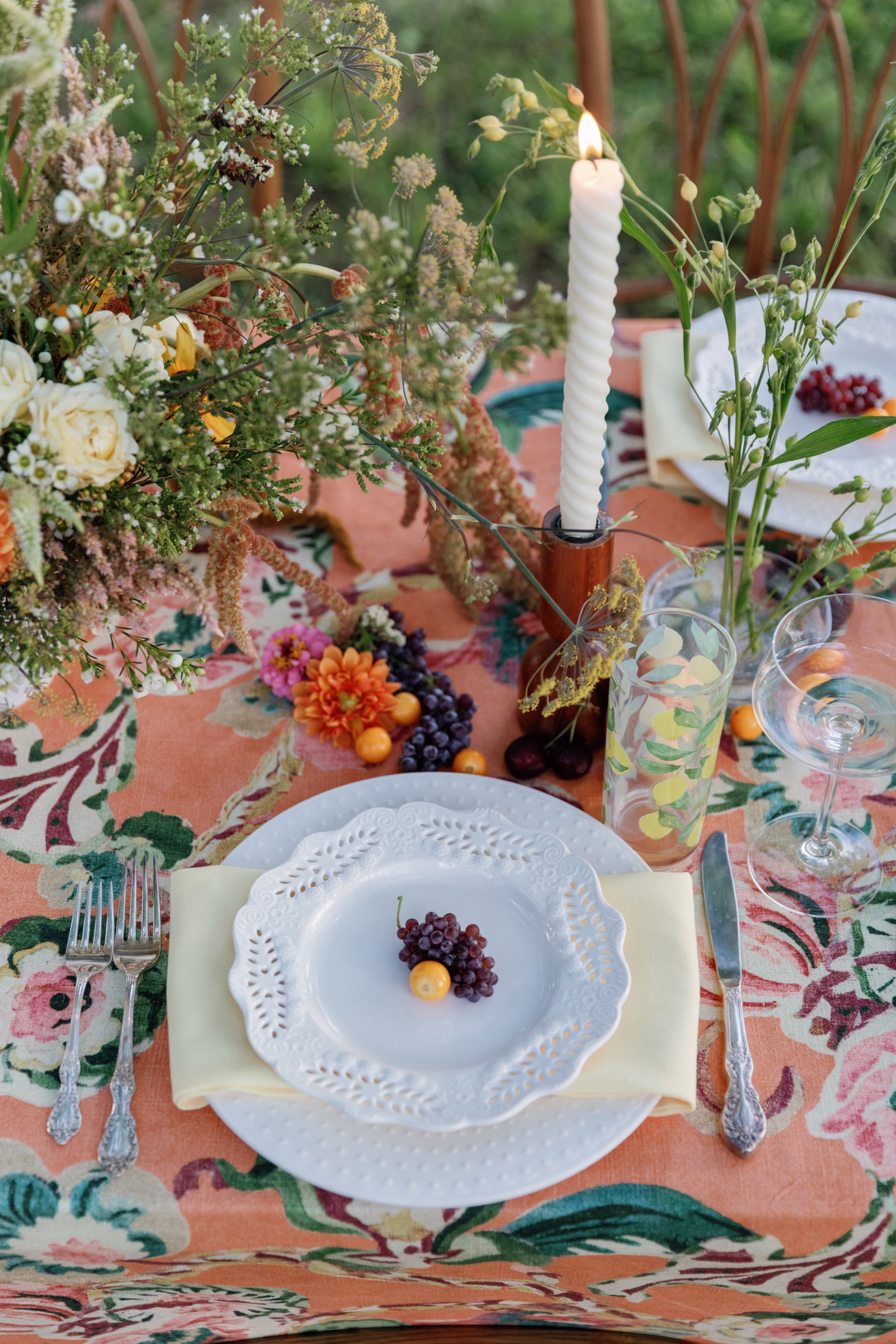 arrington meadows retro wedding inspo florals tablescape Darien Photography 040 - Retro Inspired Wedding Editorial at Arrington Meadows Arrington Meadows Retro Wedding Inspiration Nashville Bride Guide
