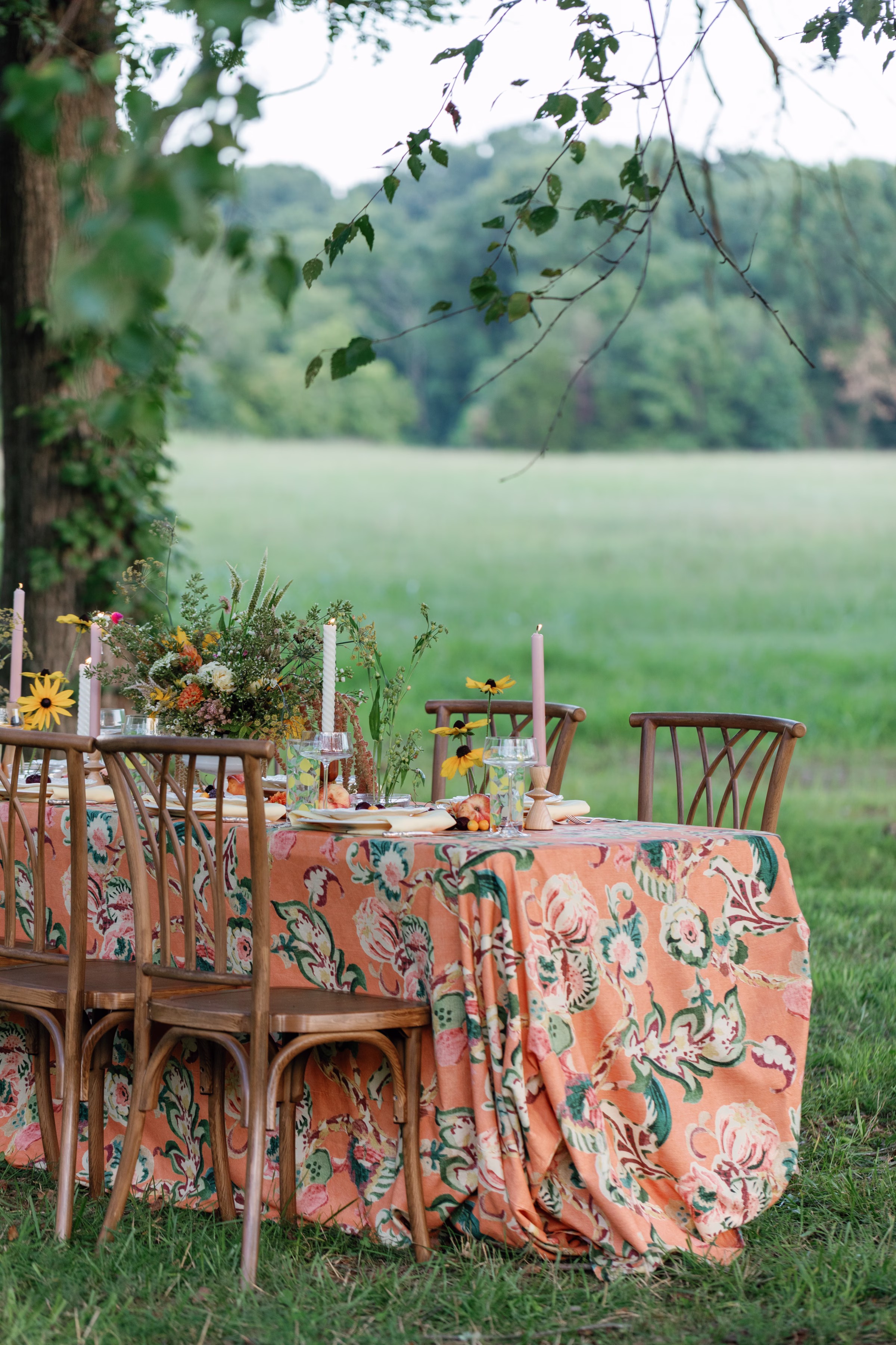 arrington meadows retro wedding inspo florals tablescape Darien Photography 044 - Retro Inspired Wedding Editorial at Arrington Meadows Arrington Meadows Retro Wedding Inspiration Nashville Bride Guide