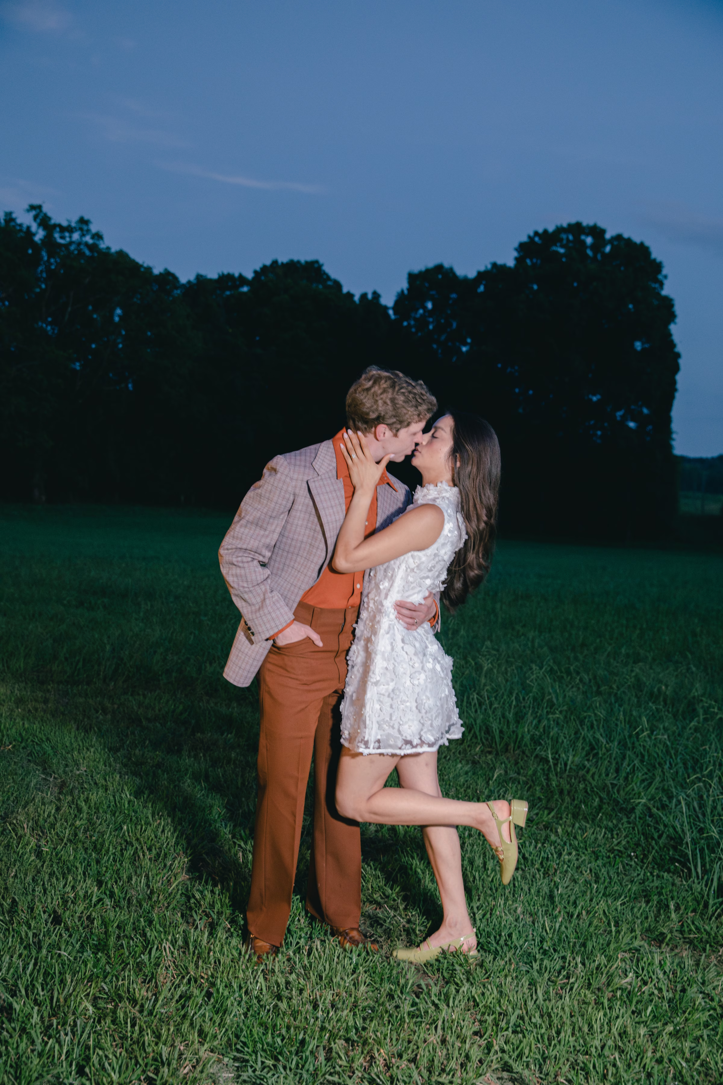 arrington meadows retro wedding inspo last of the night Darien Photography 006 - Retro Inspired Wedding Editorial at Arrington Meadows Arrington Meadows Retro Wedding Inspiration Nashville Bride Guide
