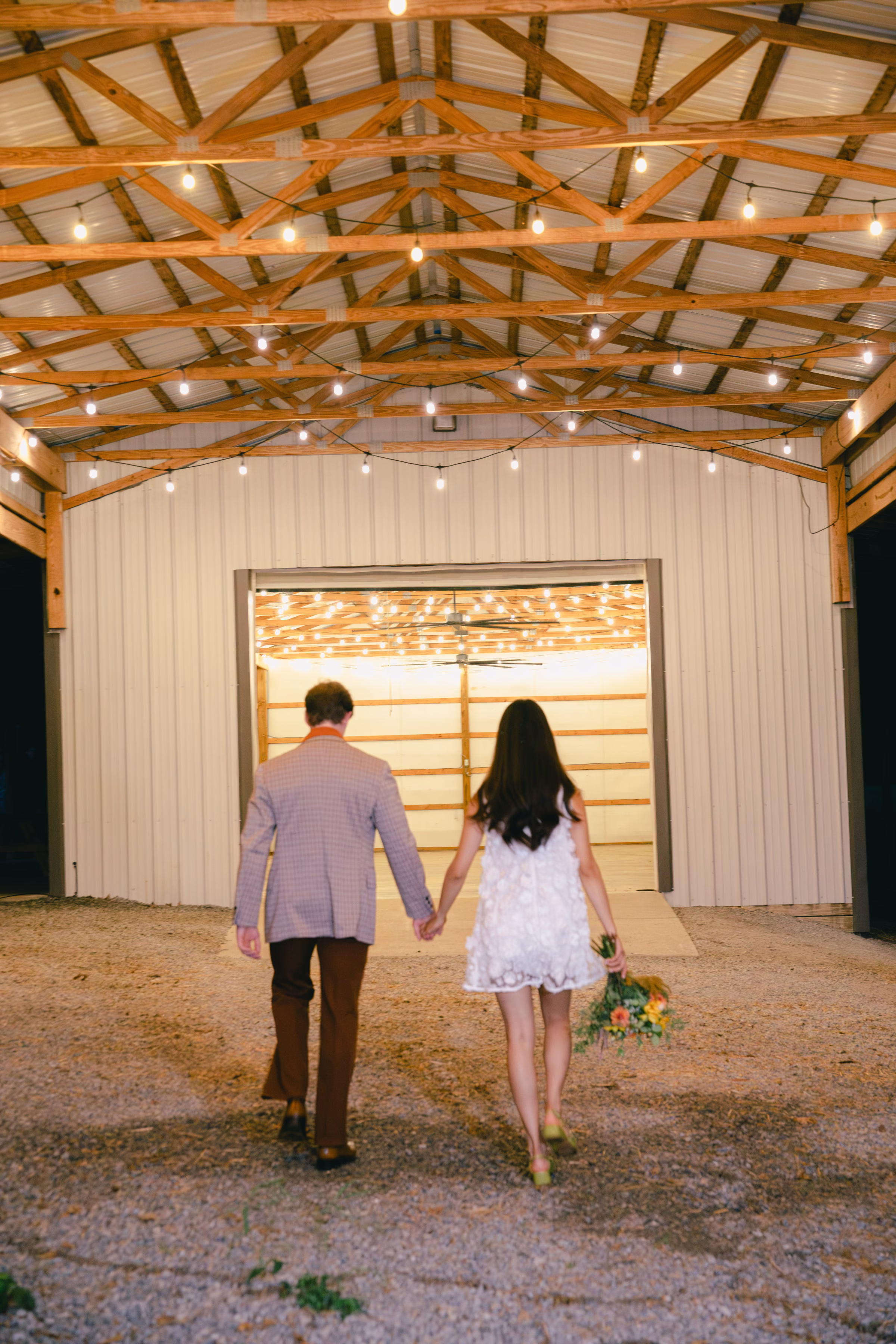 arrington meadows retro wedding inspo last of the night Darien Photography 008 - Retro Inspired Wedding Editorial at Arrington Meadows Arrington Meadows Retro Wedding Inspiration Nashville Bride Guide