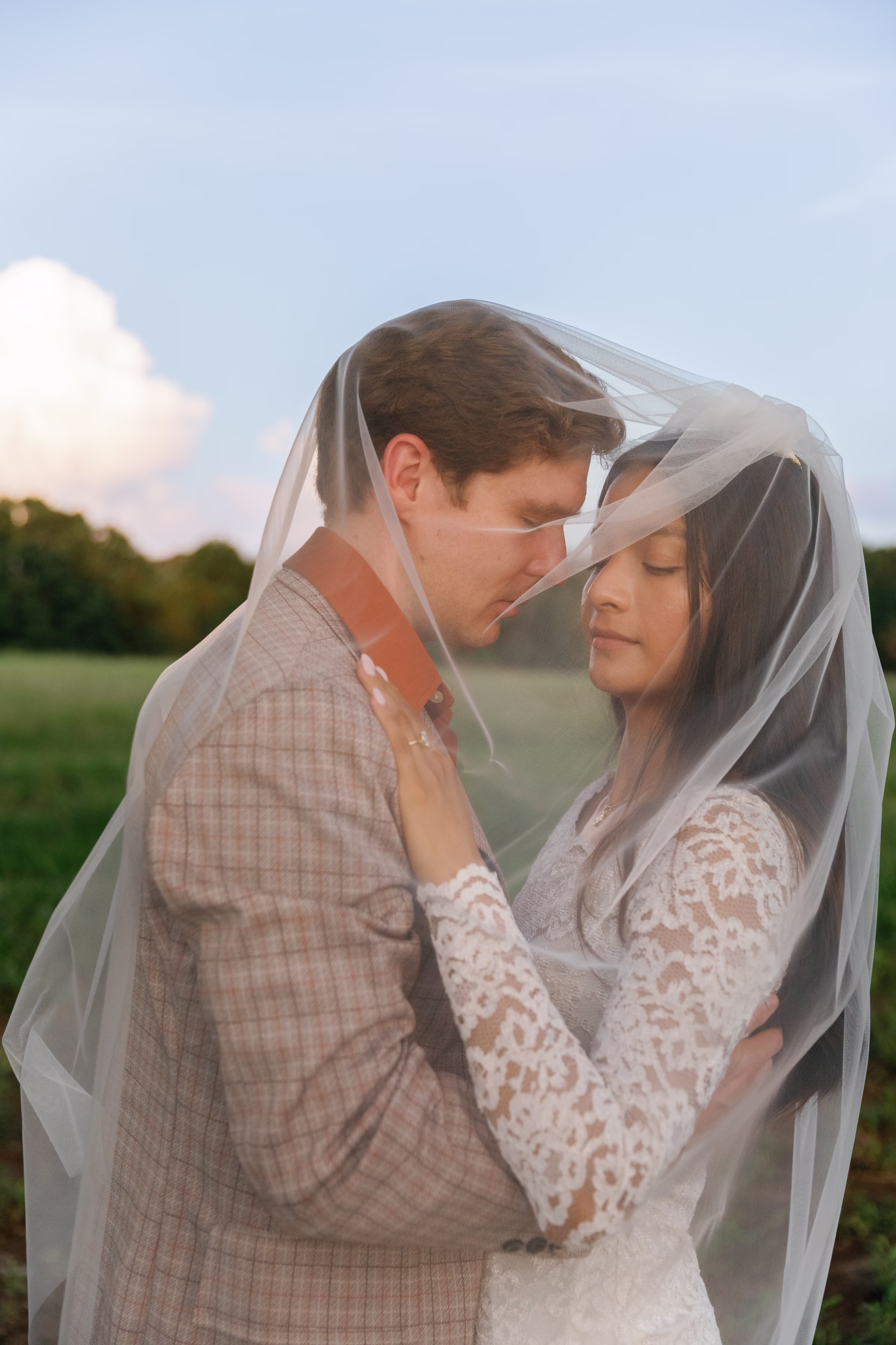 arrington meadows retro wedding inspo newlyweds Darien Photography 014 - Retro Inspired Wedding Editorial at Arrington Meadows Arrington Meadows Retro Wedding Inspiration Nashville Bride Guide