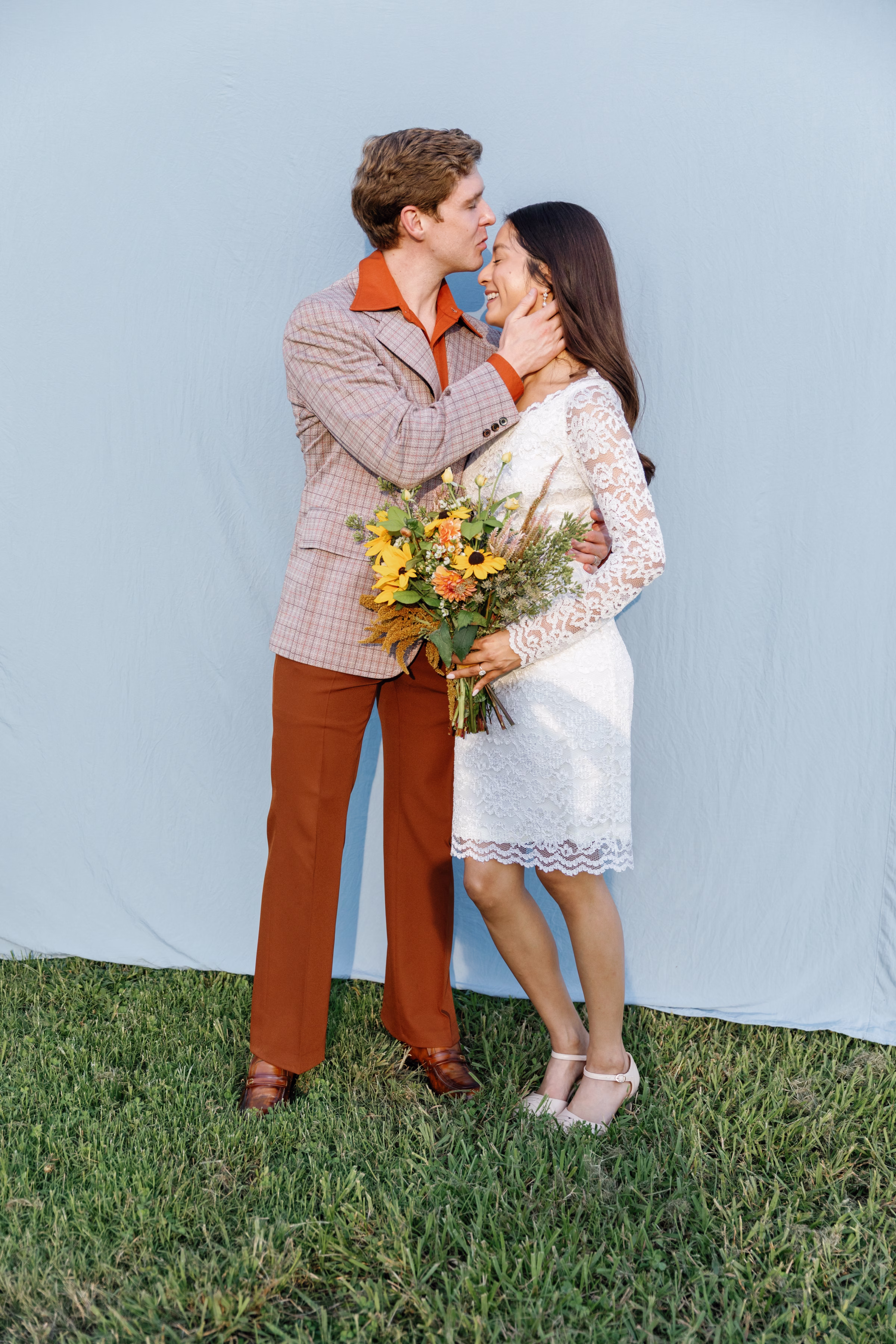 arrington meadows retro wedding inspo portraits Darien Photography 031 - Retro Inspired Wedding Editorial at Arrington Meadows Arrington Meadows Retro Wedding Inspiration Nashville Bride Guide