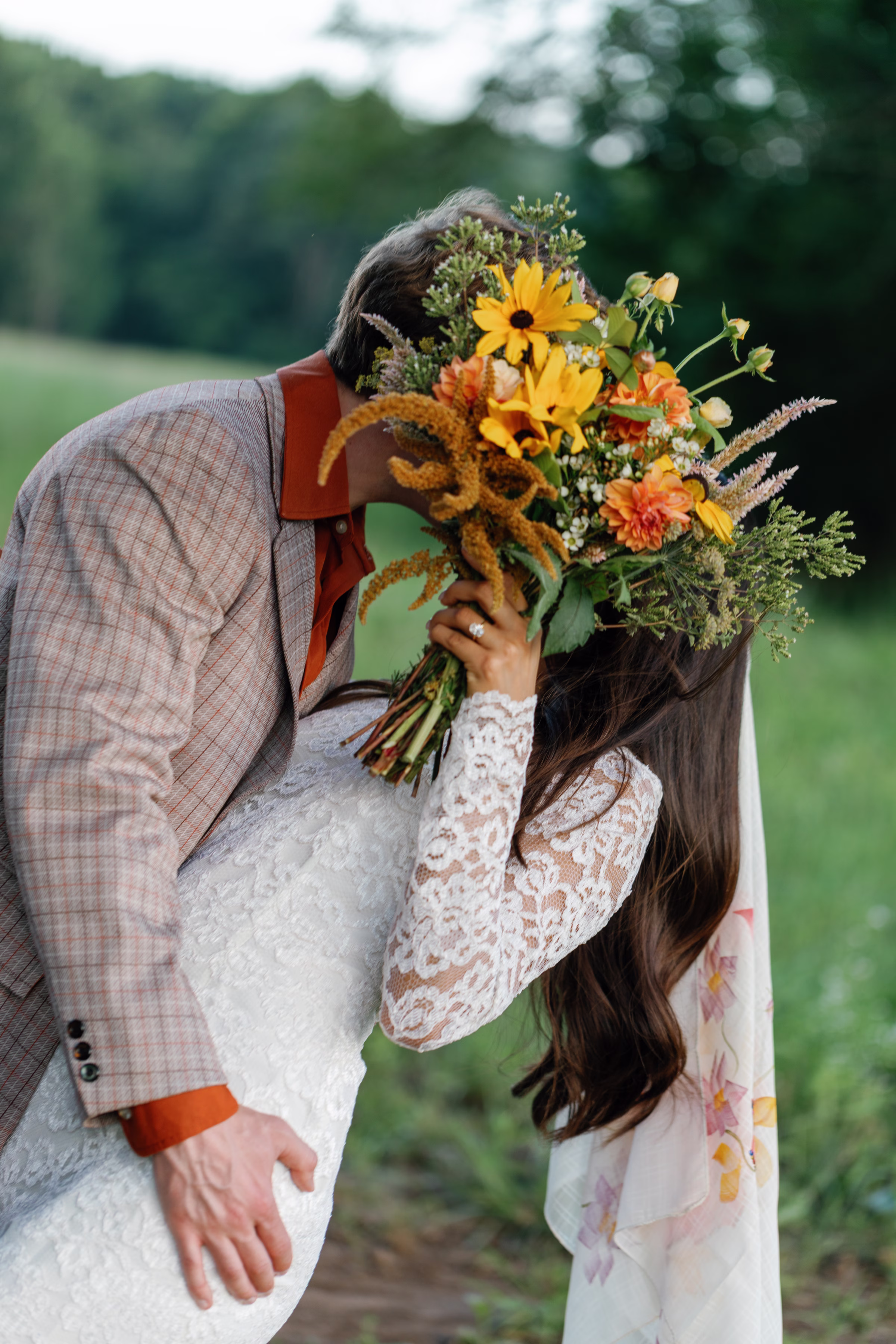 arrington meadows retro wedding inspo portraits Darien Photography 062 - Retro Inspired Wedding Editorial at Arrington Meadows Arrington Meadows Retro Wedding Inspiration Nashville Bride Guide